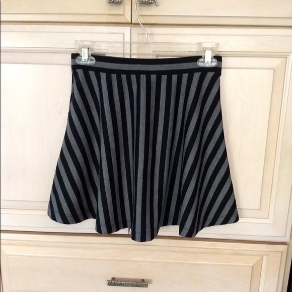 [LIKE 🆕] Forever21: Black/Grey Striped Skirt - Picture 2 of 2